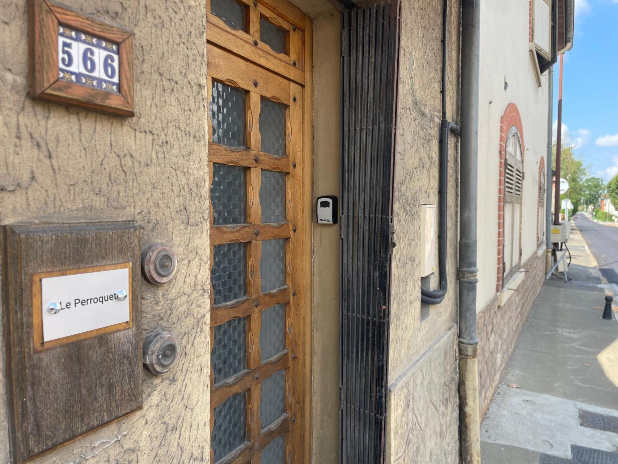 Le Perroquet Apartamento Villars-les-Dombes Exterior foto